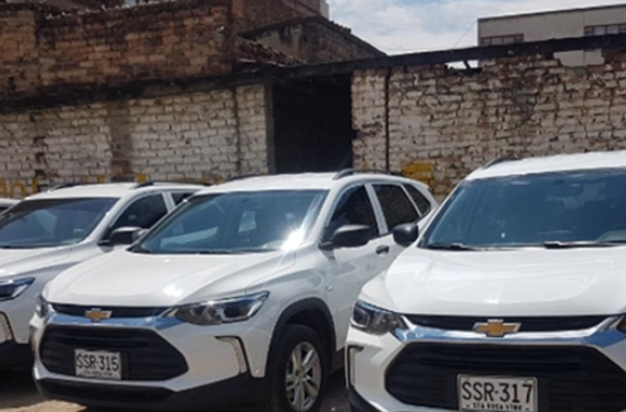 Vehículo tipo camioneta con capacidad hasta 3 pasajeros