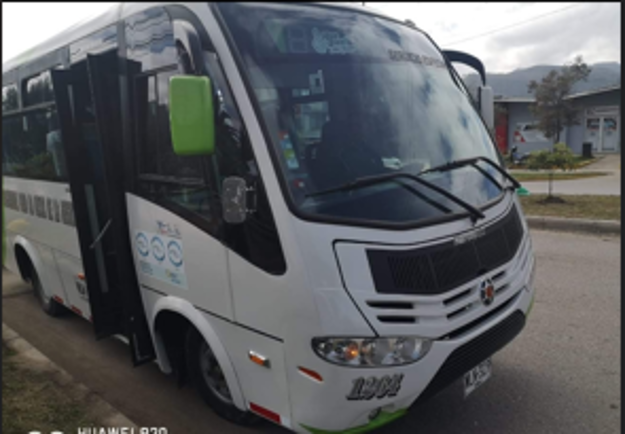 Vehículo tipo buseta con capacidad hasta 24 pasajeros